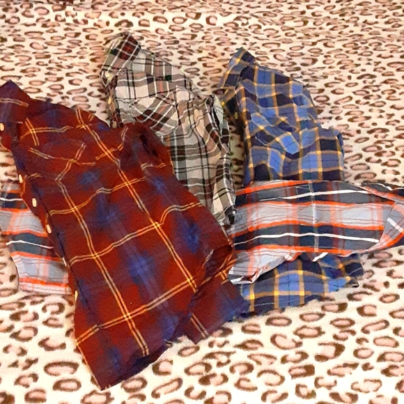 *Get 'em all* button down boy shirts - Picture 2 of 3